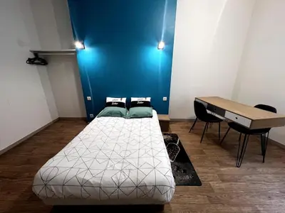 Un ou plusieurs lits dans un hébergement de l'établissement Beau Studio dans une rue au calme en Centre Ville de Niort proche de la Gare