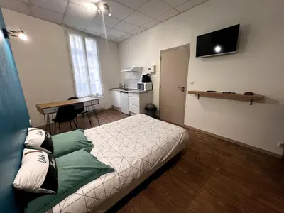 Cuisine ou kitchenette dans l'établissement Beau Studio dans une rue au calme en Centre Ville de Niort proche de la Gare