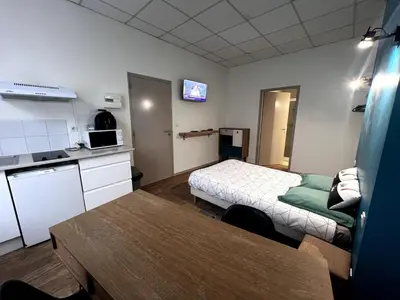 Cuisine ou kitchenette dans l'établissement Beau Studio dans une rue au calme en Centre Ville de Niort proche de la Gare