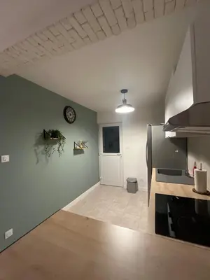 Cuisine ou kitchenette dans l'établissement Logement autonome pour 2 à 4 personnes