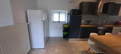 Cuisine ou kitchenette dans l'établissement Maison confortable 8 personnes - 4 chambres -