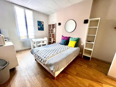 Un ou plusieurs lits dans un hébergement de l'établissement Beau Studio 2 en Centre Ville de Niort au calme proche Gare
