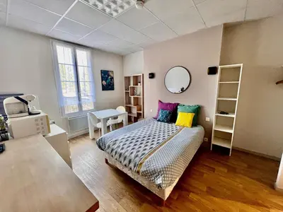 Un ou plusieurs lits dans un hébergement de l'établissement Beau Studio 2 en Centre Ville de Niort au calme proche Gare