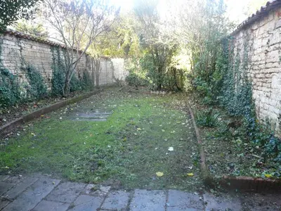Jardin de l'établissement Beau Studio 2 en Centre Ville de Niort au calme proche Gare