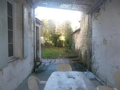Jardin de l'établissement Beau Studio 2 en Centre Ville de Niort au calme proche Gare