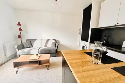 Coin salon dans l'établissement Bright apartment near the port of La Rochelle