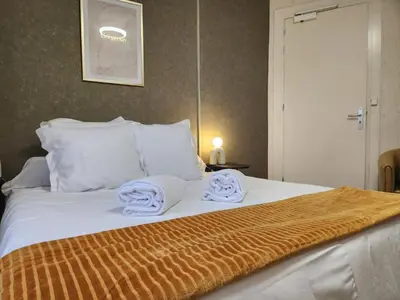 Un ou plusieurs lits dans un hébergement de l'établissement Hôtel et Restaurant Les2M