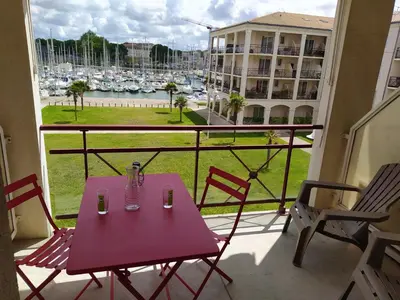 Balcon ou terrasse dans l'établissement Très bel appartement 2 étoiles avec vue sur le port