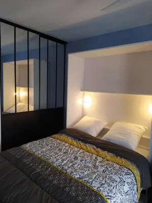Un ou plusieurs lits dans un hébergement de l'établissement Très bel appartement 2 étoiles avec vue sur le port