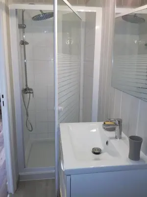 Salle de bains dans l'établissement Alizé Rochefort appartement