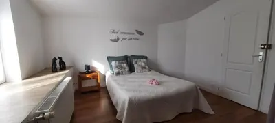Un ou plusieurs lits dans un hébergement de l'établissement Maison tout confort 6 personnes - 3 chambres -