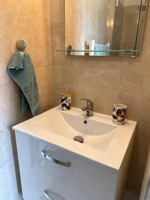 Salle de bains dans l'établissement Le Nid avec cour paratagée