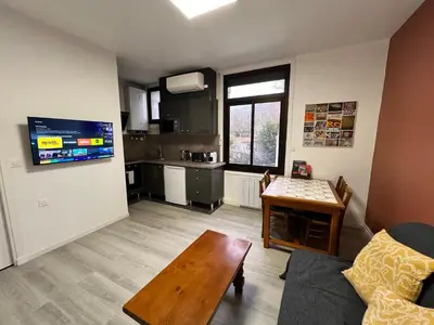 Cuisine ou kitchenette dans l'établissement T2 calme - clim et parking gratuit - Abbaye aux Dames