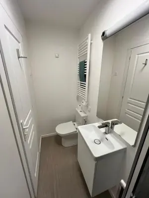 Salle de bains dans l'établissement T2 calme - clim et parking gratuit - Abbaye aux Dames