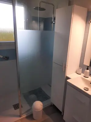 Salle de bains dans l'établissement La Maison d'à côté