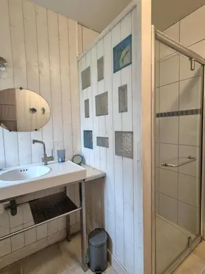 Salle de bains dans l'établissement La Charmésienne