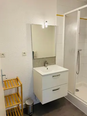 Salle de bains dans l'établissement Appartement RDC meublé avec 2 chambres