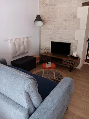 Télévision ou salle de divertissement dans l'établissement L'escale familiale Gite le cosy pour 6 personnes