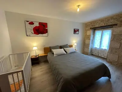 Un ou plusieurs lits dans un hébergement de l'établissement Maison conviviale avec jardin à Saint-Maurice-la-Clouère