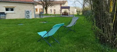 Jardin de l'établissement Maison conviviale avec jardin à Saint-Maurice-la-Clouère
