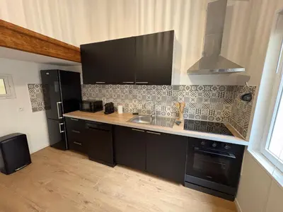 Cuisine ou kitchenette dans l'établissement Maison au calme , centre de Rochefort