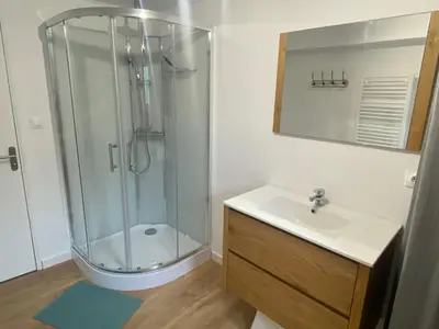Salle de bains dans l'établissement La maison Callinora