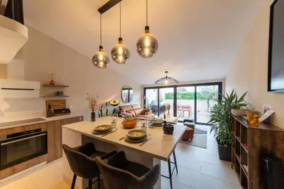Cuisine ou kitchenette dans l'établissement Le Picasso - A 10 min de La Rochelle