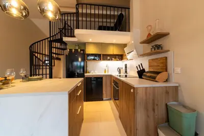 Cuisine ou kitchenette dans l'établissement Le Picasso - A 10 min de La Rochelle
