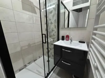 Salle de bains dans l'établissement Maison avec courette