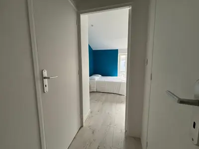 Un ou plusieurs lits dans un hébergement de l'établissement Maison avec courette