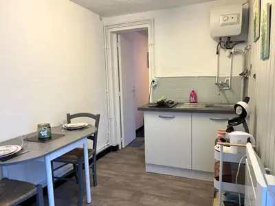 Cuisine ou kitchenette dans l'établissement ღ Ozeo - T2,calme, proche plage et commodités
