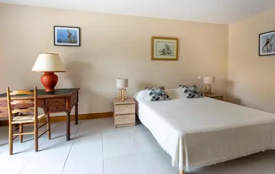 Un ou plusieurs lits dans un hébergement de l'établissement Cozy Home In Lonnes With Heated Swimming Pool