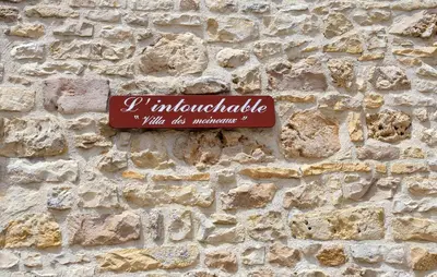 Certificat, récompense, panneau ou autre document affiché dans l'établissement Lovely Home In Lonnes With Heated Swimming Pool