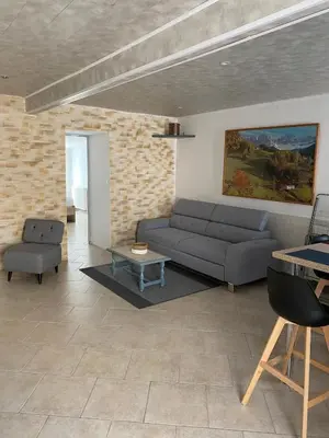 Coin salon dans l'établissement Maison chaleureuse en pleine campagne