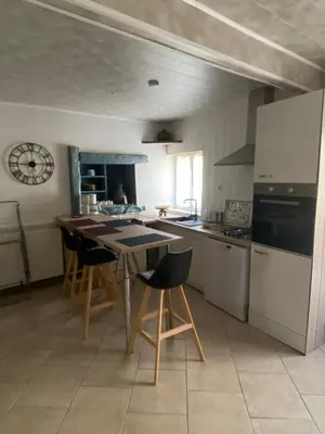 Cuisine ou kitchenette dans l'établissement Maison chaleureuse en pleine campagne