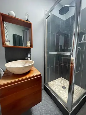 Salle de bains dans l'établissement Maison à 16km du futuroscope