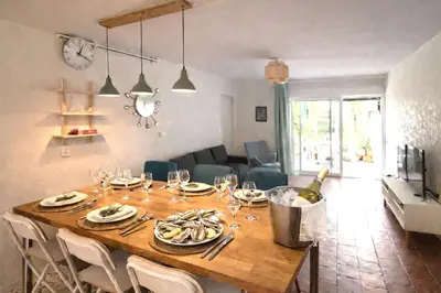 Coin salon dans l'établissement Maison idéalement située à La Rochelle