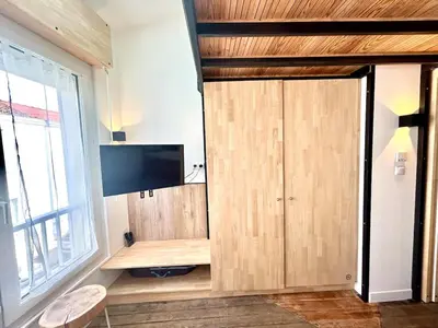 Télévision ou salle de divertissement dans l'établissement Mezzanines 50 m de la plage