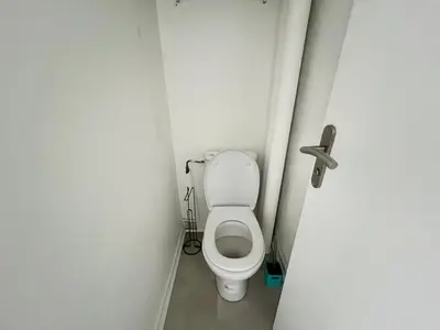 Salle de bains dans l'établissement APPART OCEAN - Parking Privée - Wifi Gratuit - Proche Plage & Vieux-Port