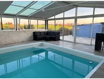 Piscine de l'établissement Maison pour réunion de famille Gîte des Tamaris ou située à proximité