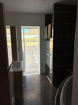 Cuisine ou kitchenette dans l'établissement Maison pour réunion de famille Gîte des Tamaris