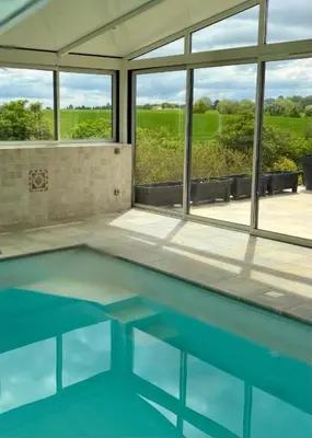 Piscine de l'établissement Maison pour réunion de famille Gîte des Tamaris ou située à proximité