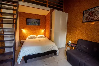 Plan de l'établissement Gîte du Puy Charrier, Proche Puy duFou, Classé 3 étoiles, Plan d'eau privé