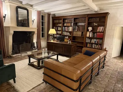 Bibliothèque dans la villa