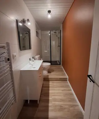 Salle de bains dans l'établissement Gîte à la ferme ''Chez Jean''