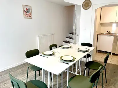 Cuisine ou kitchenette dans l'établissement Petite maison atypique - hypercentre -idéale pro et familles