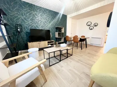 Télévision ou salle de divertissement dans l'établissement Appartement calme Proche du Centre - 2 chambres - Wifi gratuit