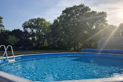 Piscine de l'établissement Raya Sunshine Wellness Retreat - Hot Tub & Sauna ou située à proximité