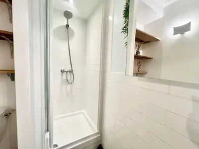 Salle de bains dans l'établissement Cocon au Cœur de Ville avec Cour - Poitiers Centre