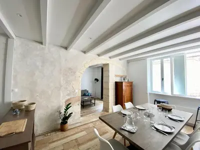 Coin salon dans l'établissement Appartement de Charme Plein Centre-ville de La Rochelle à 2 pas du Marché